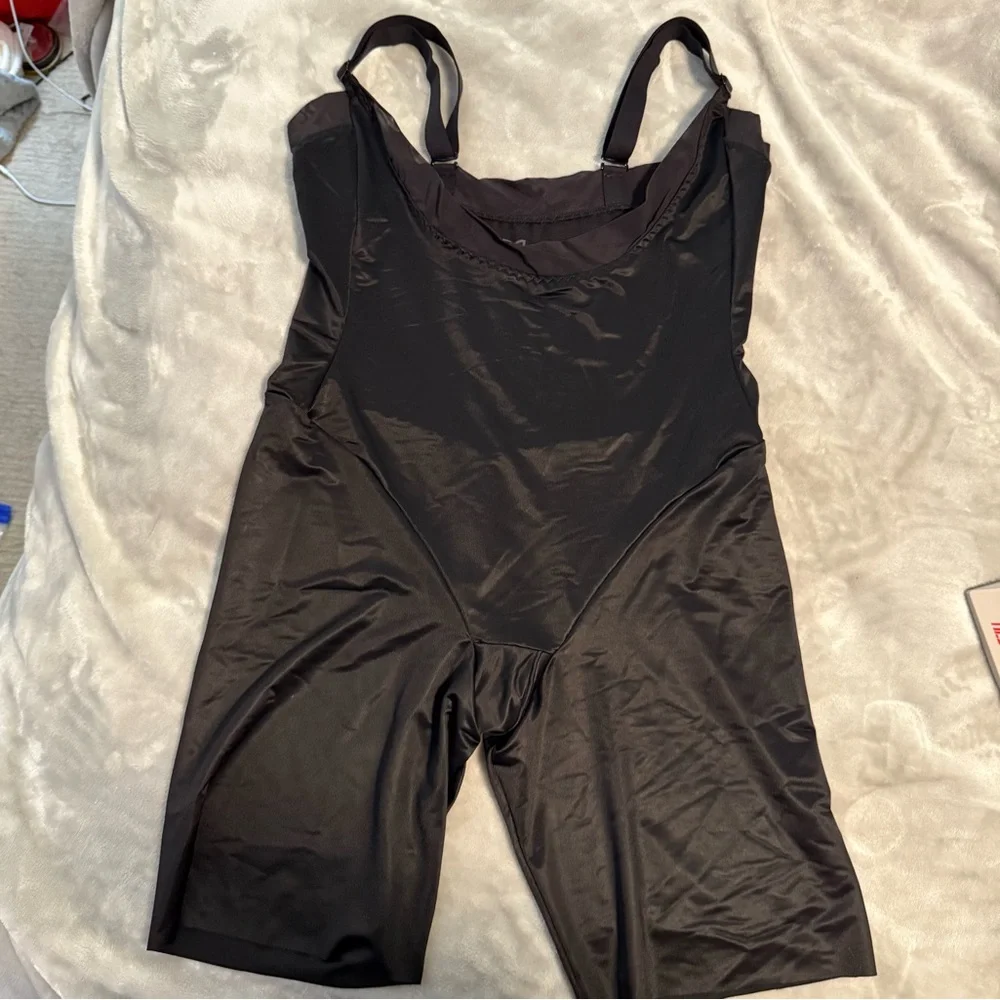 Maidenform Under Bust Shapewear‎ ~Med Black